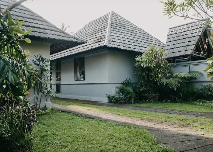 ホリデーパーク Puri Darma Agung 4*